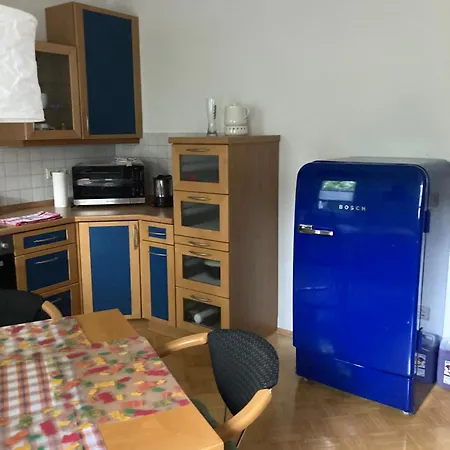 Premium Ruhiges Ganzes 90 M 2 Schlafzimmer Grosse Kueche Wohnzimmer